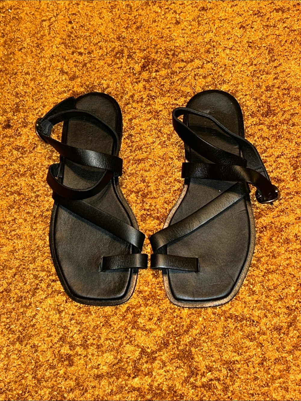 Everlane Black Leather Strappy Toe-Loop Sandals made in Italy